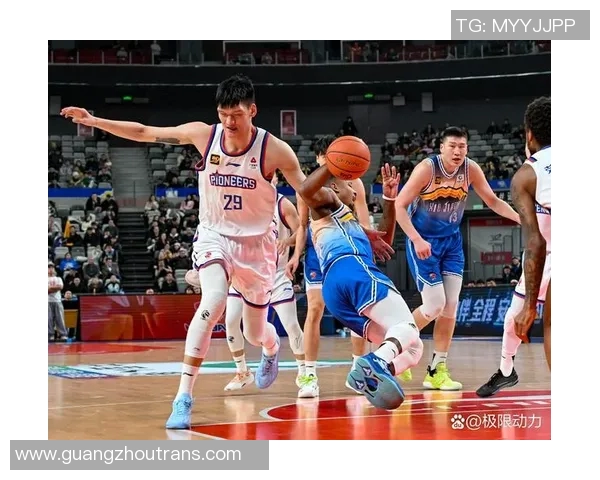 2016年首钢与新疆篮球对决回顾精彩瞬间与赛场激情再现