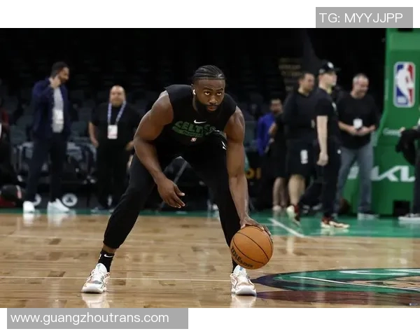 杰伦布朗：从新星到领袖的成长之路与篮球梦想