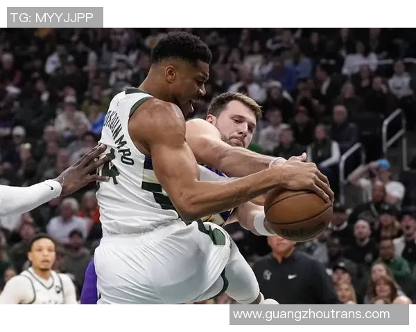 湖人对决雄鹿波普表现亮眼助球队争胜精彩瞬间回顾