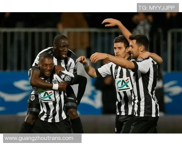 2017法甲精彩对决里昂迎战摩洛哥球队展现足球魅力 2017法甲精彩对决里昂迎战摩洛哥球队展现足球魅力