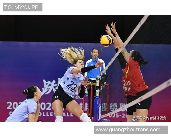 江苏女排与八一女排激战正酣谁能在赛场上笑到最后