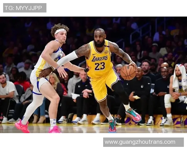 2016年勇士与湖人经典对决回顾球场上的传奇交锋与历史瞬间 2016年勇士与湖人经典对决回顾球场上的传奇交锋与历史瞬间